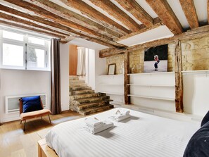 1 dormitorio, cuna de viaje, wifi y ropa de cama