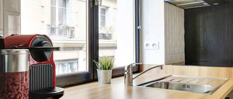 Fridge, microwave, stovetop, dishwasher