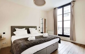 1 bedroom, iron/ironing board, travel cot, WiFi - A Chic Apartment in Le Marais St Paul (Paris)
