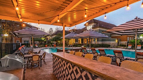 Landing | Stunning 2BD, Pool, Gym