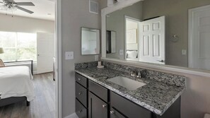2 bedrooms, desk, iron/ironing board, WiFi