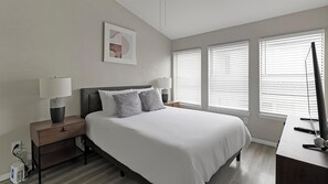 2 bedrooms, desk, iron/ironing board, WiFi