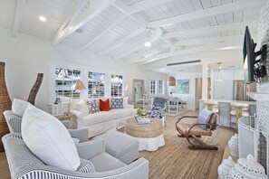 TV - Olde Naples - William Raveis Rentals (Naples)