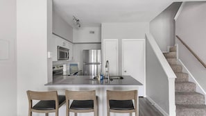 Kühlschrank, Esstisch