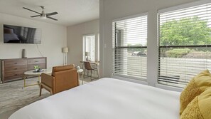 Desk, iron/ironing board, WiFi, bed sheets