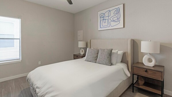 1 habitación, escritorio, tabla de planchar con plancha y wifi 