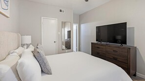 1 habitación, escritorio, tabla de planchar con plancha y wifi 