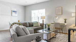 Living area - Landing | Amazing 2BD, Clubhouse, Pool (Indianapolis)