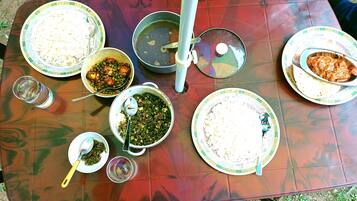 الطعام والشراب