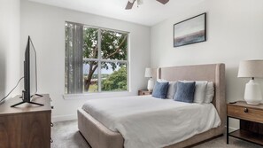 2 bedrooms, desk, iron/ironing board, WiFi
