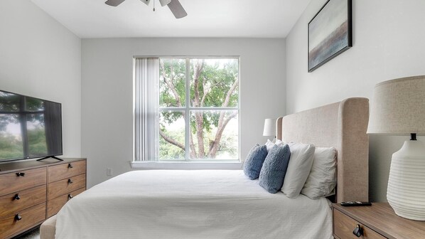 2 bedrooms, desk, iron/ironing board, WiFi