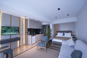 Masa, dizüstü bilgisayar çalışma alanı, ses yalıtımı, ütü/ütü masası 