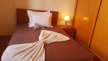 House | 3 bedrooms, iron/ironing board, free WiFi, bed sheets