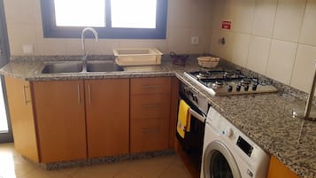 House | Private kitchen | Fridge, microwave, oven, stovetop