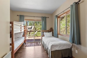 2 chambres, fer et planche à repasser, draps fournis
