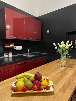 Fridge, microwave, oven, stovetop - Renovated and cozy vacation home in the center of Naples (Napoli)
