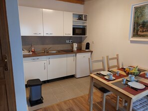 Fridge, microwave, coffee/tea maker, highchair