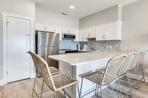 Fridge, microwave, oven, stovetop - Palms of Seagrove C13- Gulf Front, Beach Access, Bikes, Pool (Seagrove Beach)
