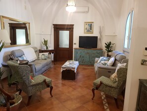 Smart TV, DVD player, ping pong, books