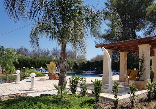Romantic Italian villa with superb heated pool and beautiful gardens near Oria