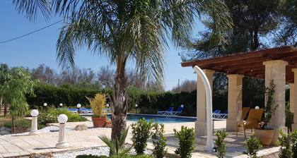 Romantic Italian villa with superb heated pool and beautiful gardens near Oria