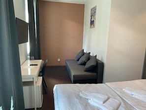 Chambre Triple | Chambres insonorisées, Wi-Fi gratuit, draps fournis