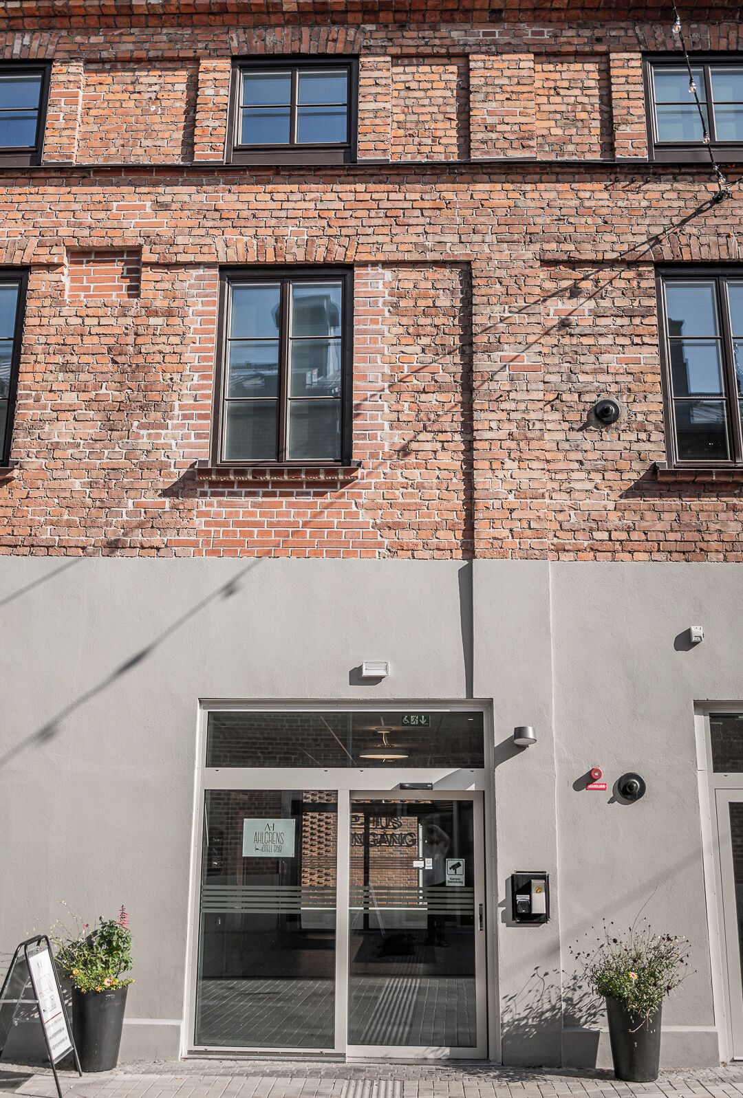 A building with a brick facade and a glass entrance.
