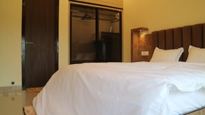 2 bedrooms, iron/ironing board, WiFi, bed sheets - Charming 2-bedroom, 2-bathroom spacious apartment nestled near "Taj Mahal" (Agra)