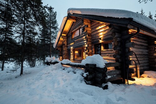 A spacious cabin in the landscape of Levijärvi near Levi's activities.