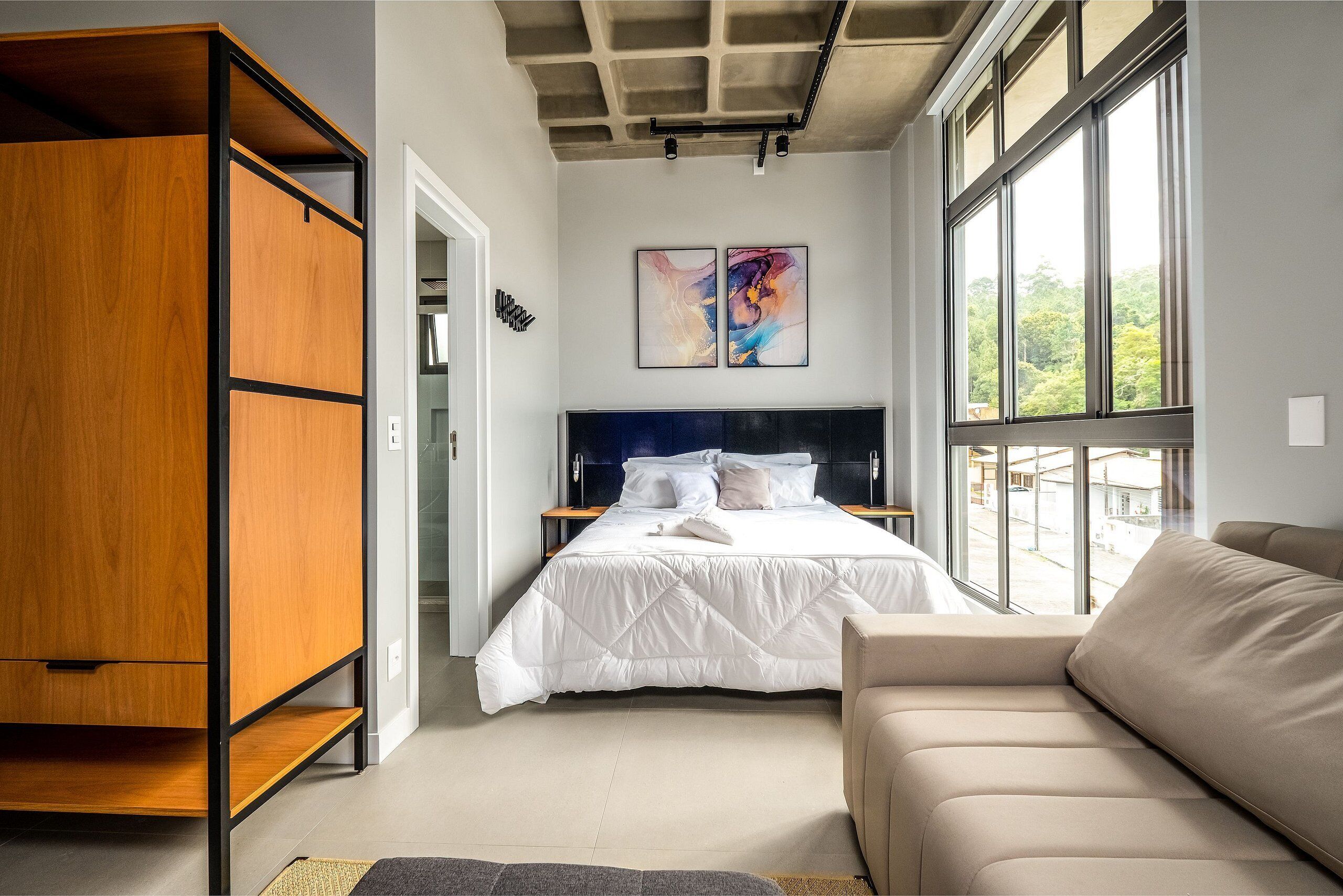 Basic-Studio | Bügeleisen/Bügelbrett, kostenloses WLAN