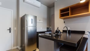 Appartamento Basic | Cucina privata | Frigorifero, microonde, frullatore, pentole/stoviglie/utensili
