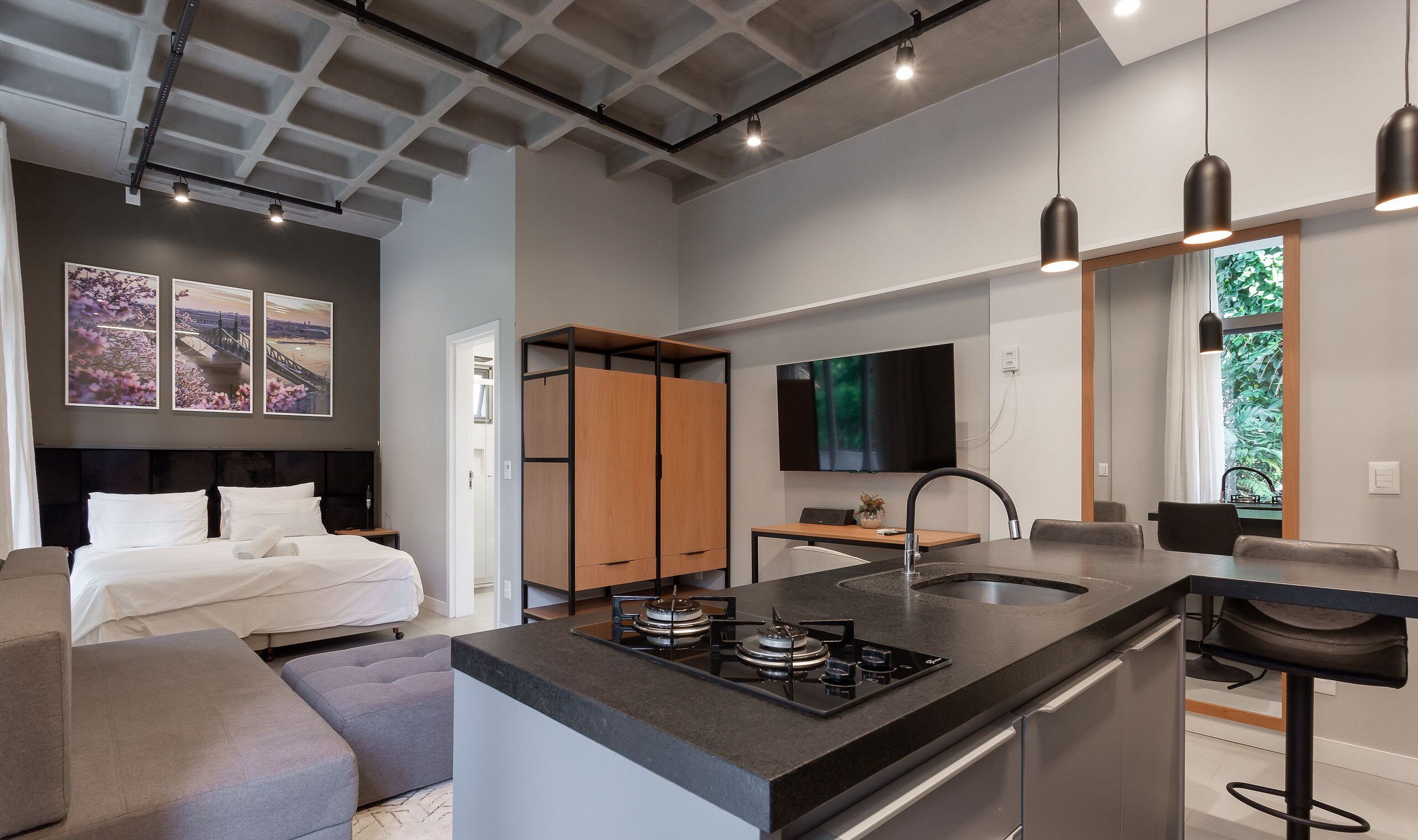 Basic-Studio | Bügeleisen/Bügelbrett, kostenloses WLAN