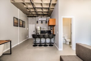 Studio Basic | Interior