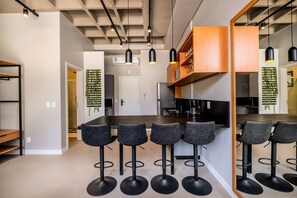 Studio Basic | Interior