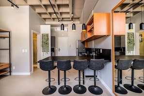 Studio Basic | Interior