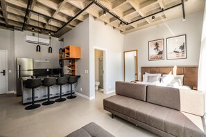 Basic Studio | Living area | TV - Top Studios Canasvieiras TPS (Florianópolis)