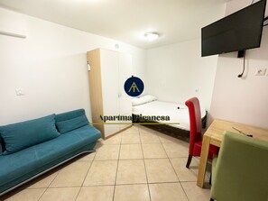 1 makuuhuone, tallelokero huoneessa, ilmainen Wi-Fi, vuodevaatteet