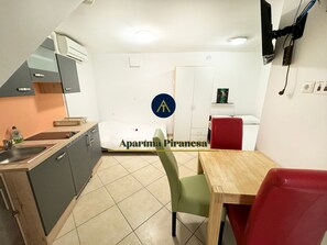 1 makuuhuone, tallelokero huoneessa, ilmainen Wi-Fi, vuodevaatteet