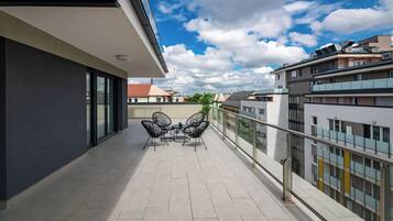 Deluxe Apartment | Terrace/patio