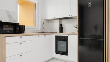 Fridge, microwave, oven, stovetop