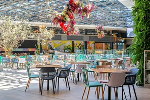 Apartment | Outdoor dining