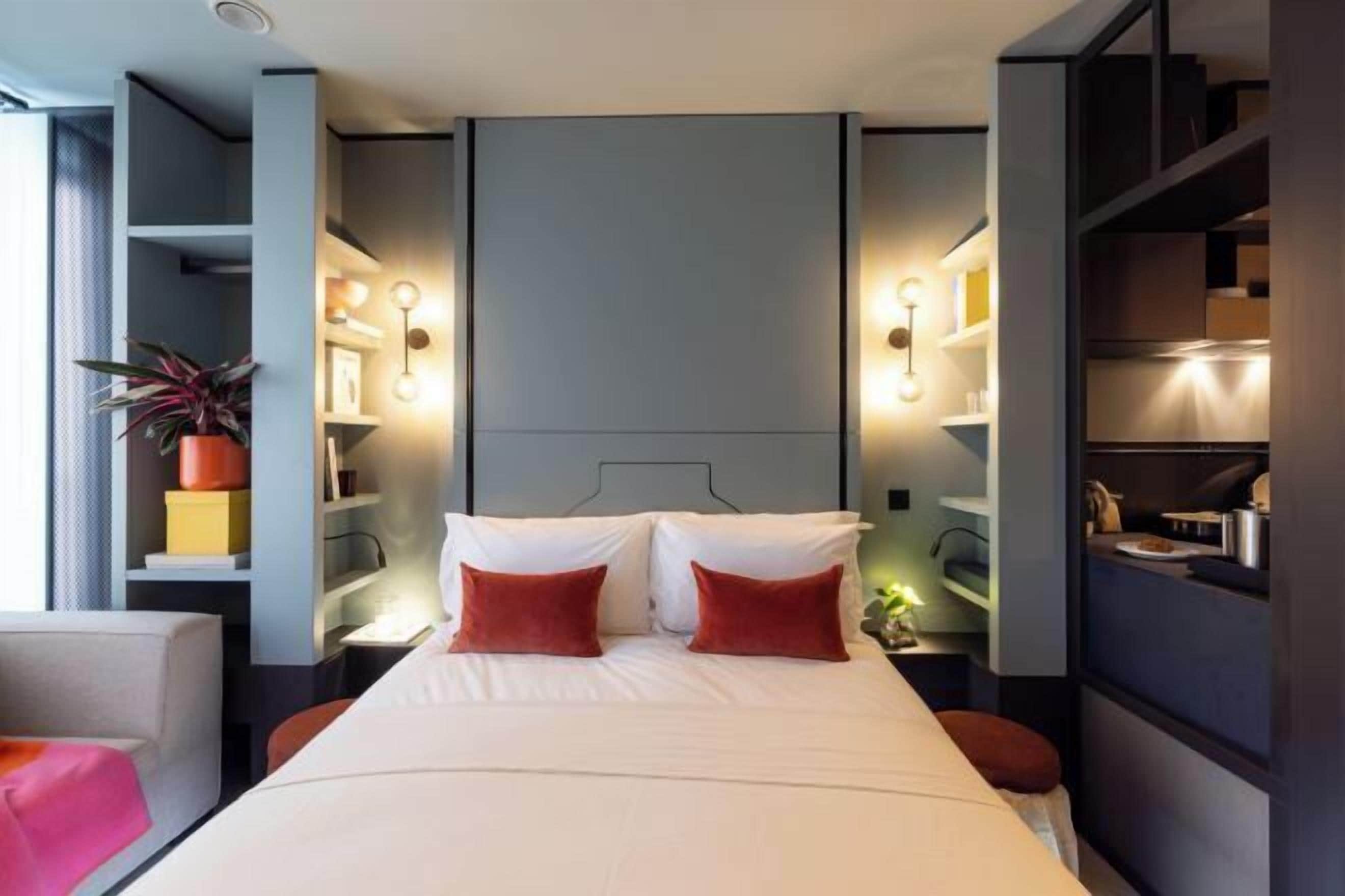 노트북 작업 공간, 무료 WiFi, 침대 시트