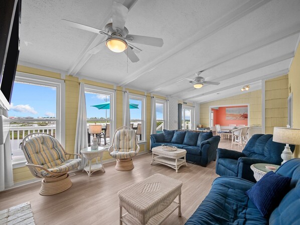 Smart TV, foosball - Helluva View #161 Sound Front, Boat Dock & Launch, Dog Friendly, & more! (North Topsail Beach)