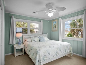 3 bedrooms, desk, iron/ironing board, free WiFi