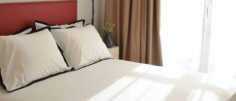 1 bedroom, desk, free WiFi, bed sheets