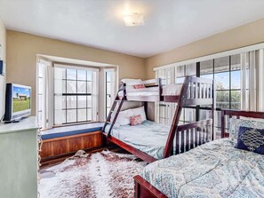 3 bedrooms, iron/ironing board, Internet, bed sheets