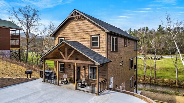 المنشأة من الخارج