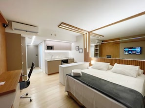 1 habitación, tabla de planchar con plancha, wifi gratis y ropa de cama