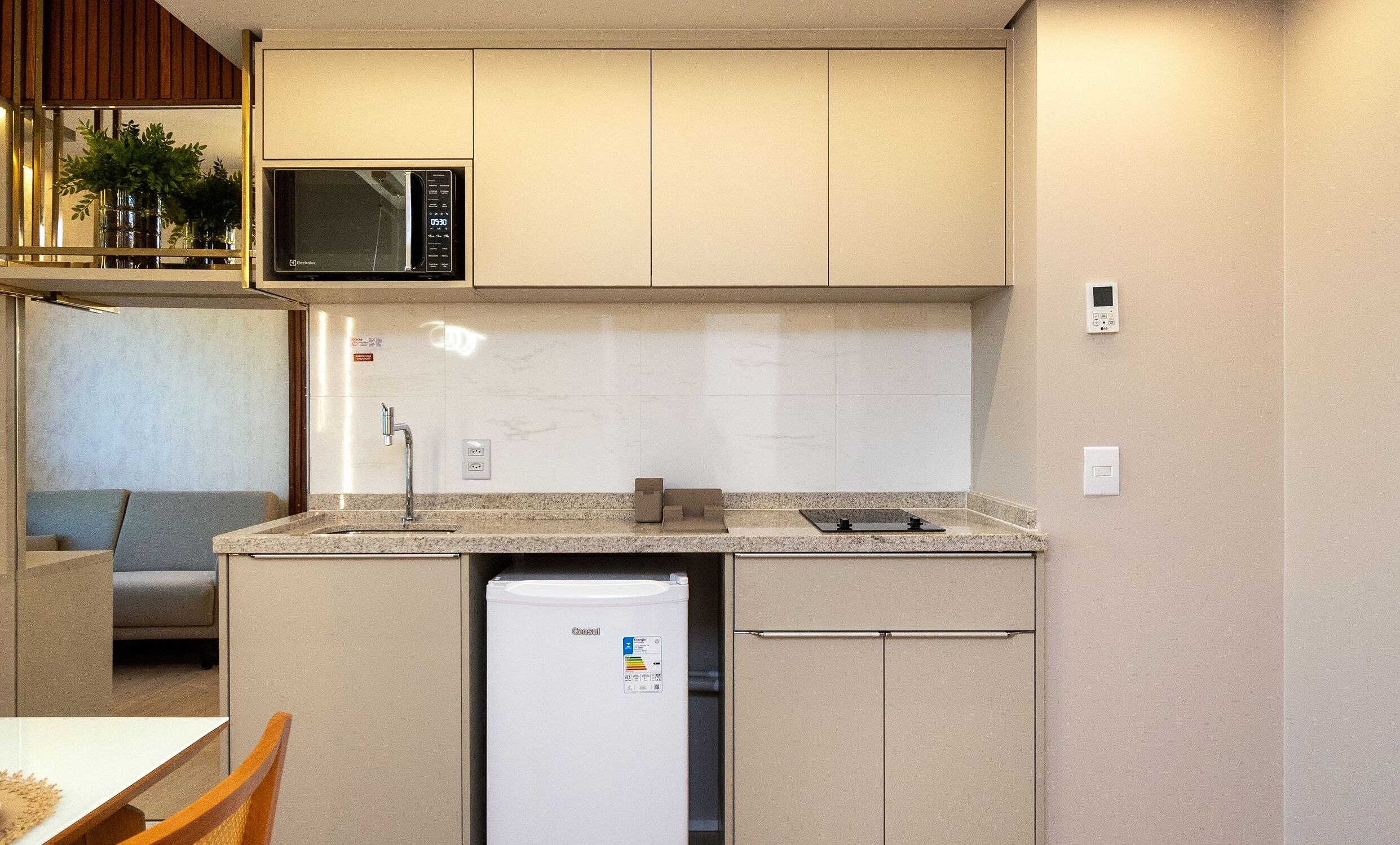 Basic Apartment | Private kitchen | Mini-fridge, microwave, coffee/tea maker, cookware/dishes/utensils