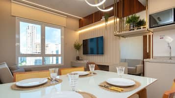 Basic Apartment | Dining